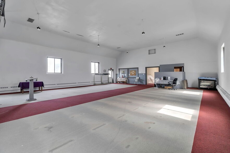 More Photos Of 646 Cayuga Dr, Niagara Falls Religious Facility For Sale