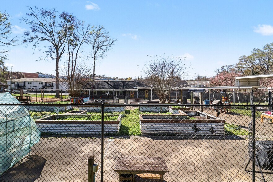 More Photos Of 983 Forest Ave, Forest Park Daycare Center For Sale