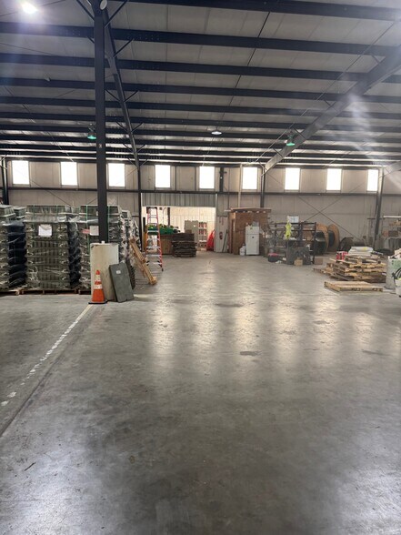 More Photos Of 300 Matthews Ln, Sikeston Flex For Lease