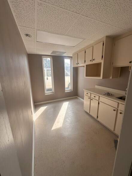 More Photos Of 1405 Old Grove Rd, Greenville Office For Sale