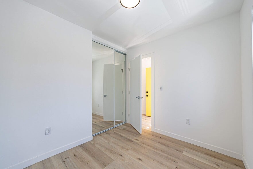 More Photos Of 4626 Wall St, Los Angeles Apartments For Sale