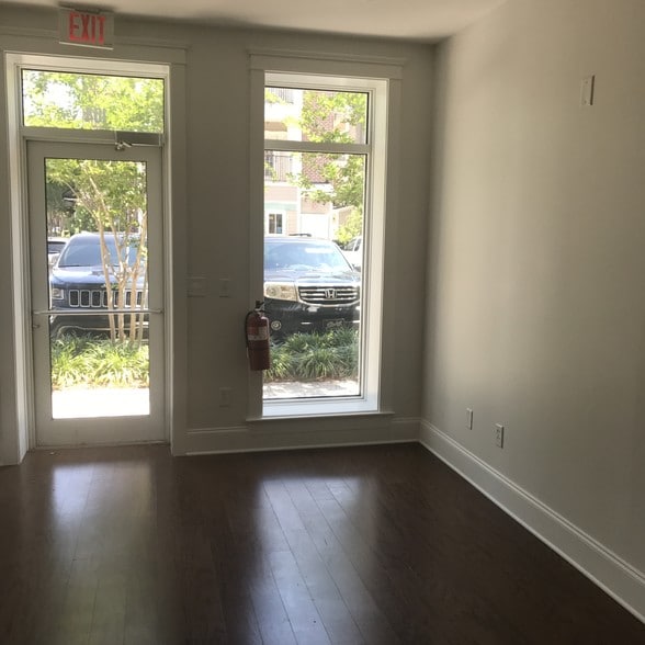 More Photos Of 708 S Shelmore Blvd, Mount Pleasant Storefront Retail Residential For Lease