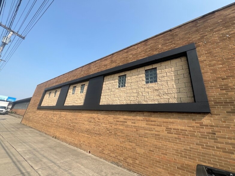 More Photos Of 17600 S Waterloo Rd, Cleveland Manufacturing For Lease