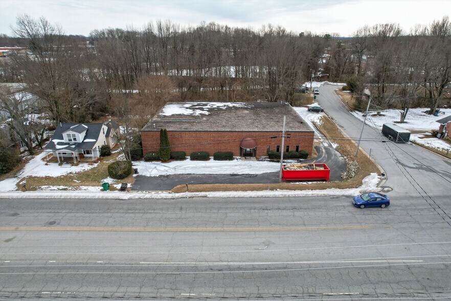 More Photos Of 1225 W Market Center Dr, High Point Warehouse For Sale
