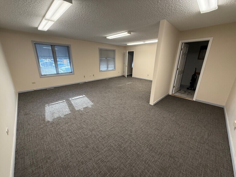 More Photos Of 16147 S Lincoln Hwy, Plainfield Office For Lease