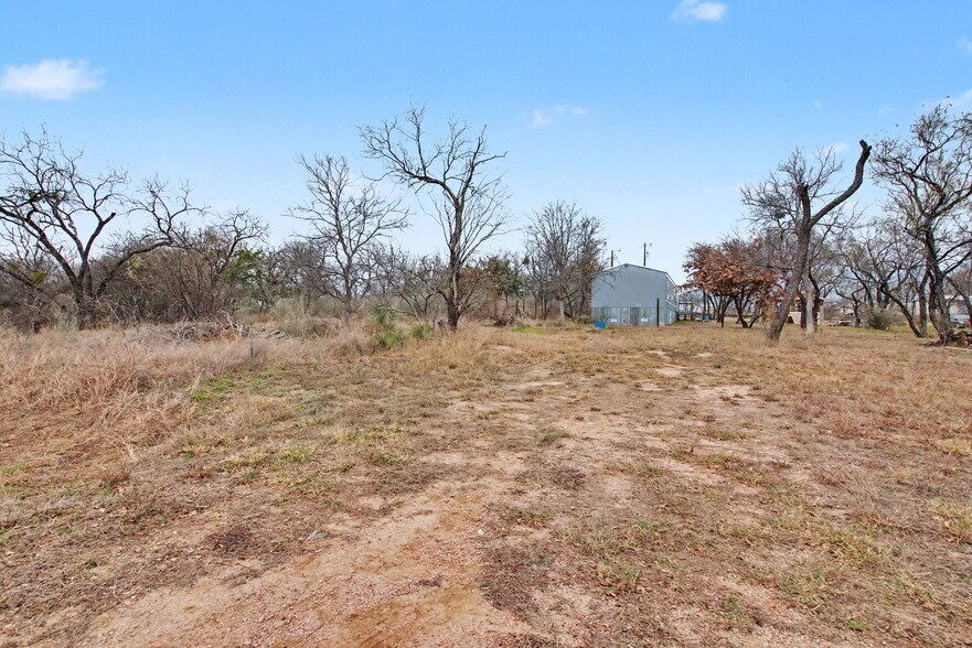 More Photos Of 919 Austin St, Kingsland Flex For Sale