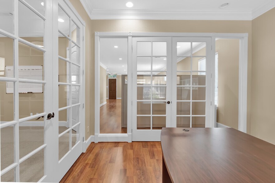 More Photos Of 11623 Spring Cypress Rd, Tomball Office For Sale