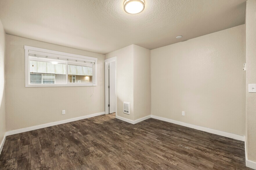 More Photos Of 1570 James St, Woodburn Apartments For Sale