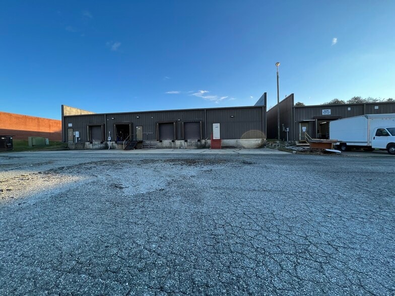 More Photos Of 641 Mcway Dr, High Point Flex For Lease