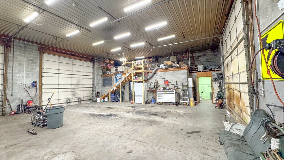 More Photos Of 801 Columbia Hwy, Greensburg Flex For Sale