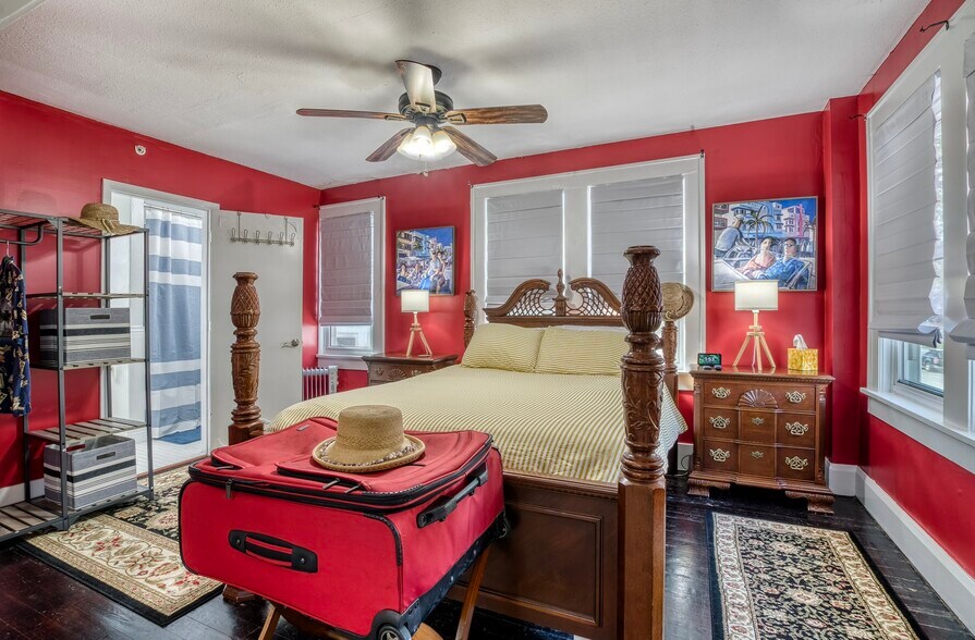 More Photos Of 304 15th St W, Bradenton Specialty For Sale