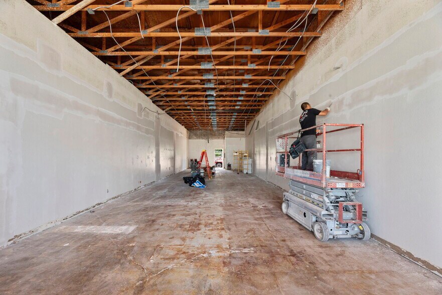 More Photos Of 1000-1086 E Avenida De Los Arboles, Thousand Oaks General Retail For Lease