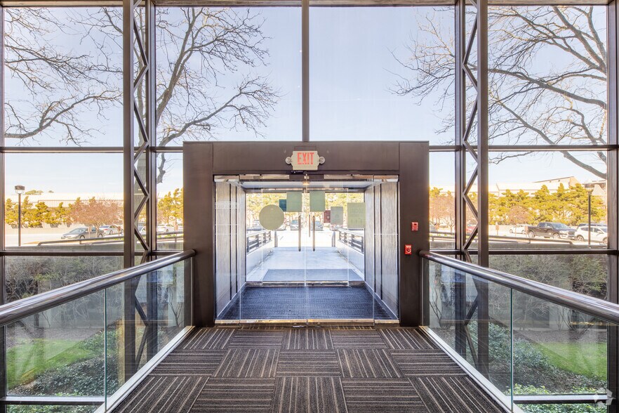 More Photos Of 12400 Olive Blvd, Saint Louis Office For Lease