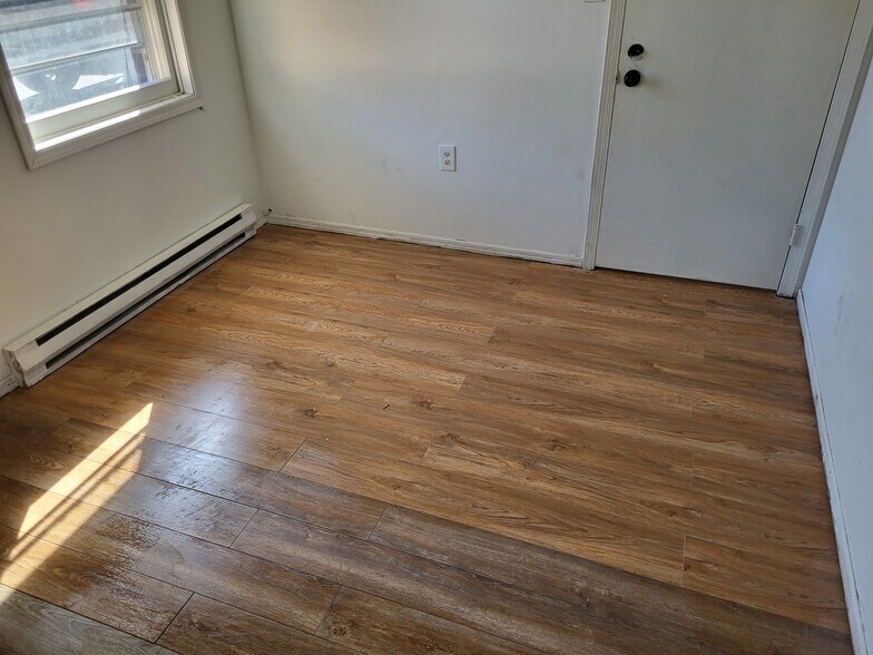 More Photos Of 134 ledge Landing Rd, Landing Storefront Retail Residential For Lease