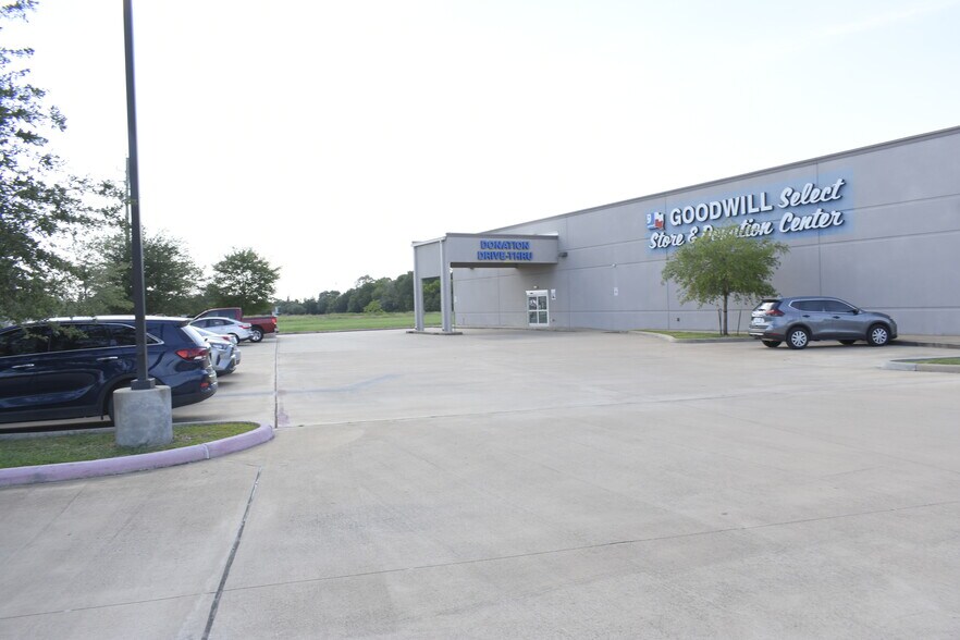 More Photos Of 253 N Bypass 35, Alvin Storefront For Lease