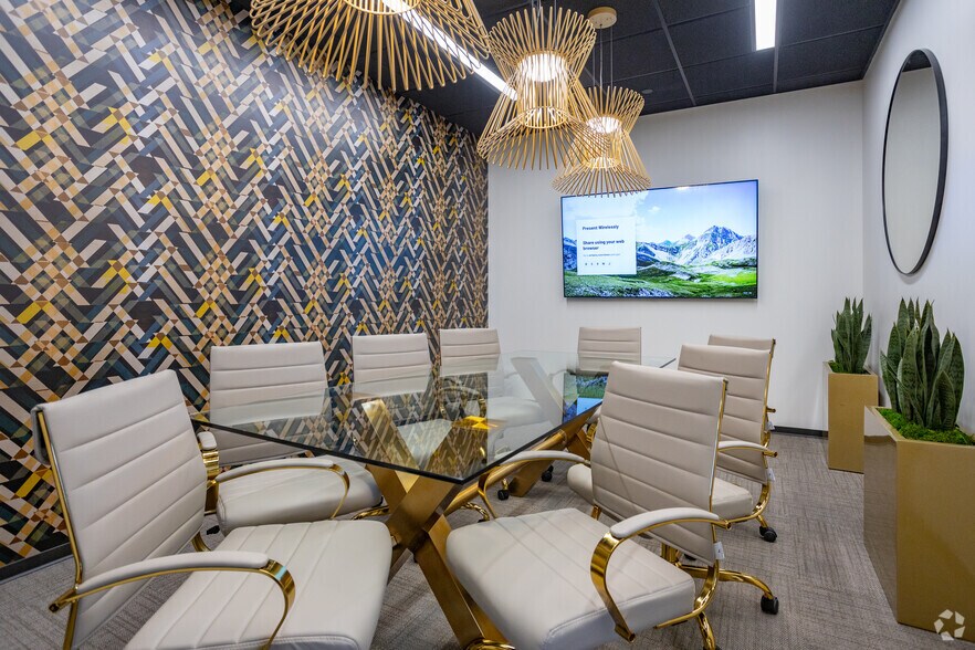 More Photos Of 24 Greenway Plz, Houston Office For Lease