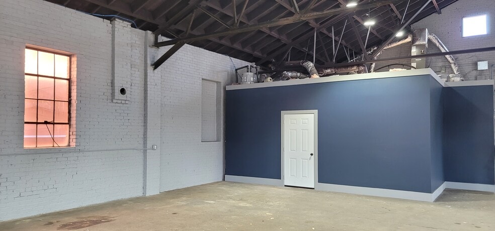 More Photos Of 85 W Broad St, Fairburn Freestanding For Sale