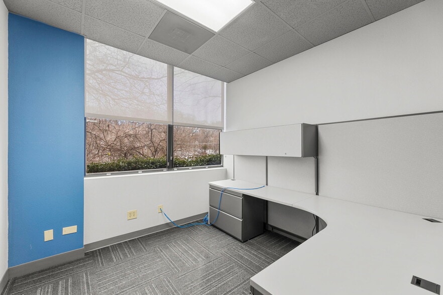 More Photos Of 4800 Lamar Ave, Mission Office For Lease