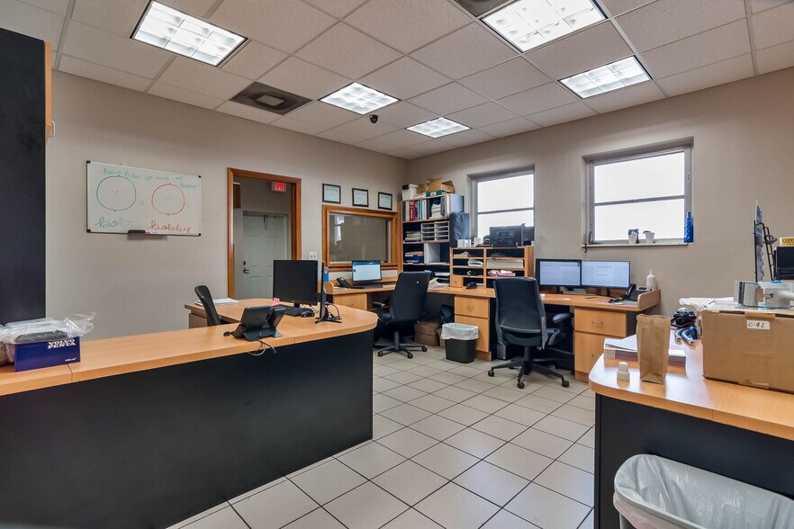 More Photos Of 3200 NW South River Dr, Miami Manufacturing For Lease