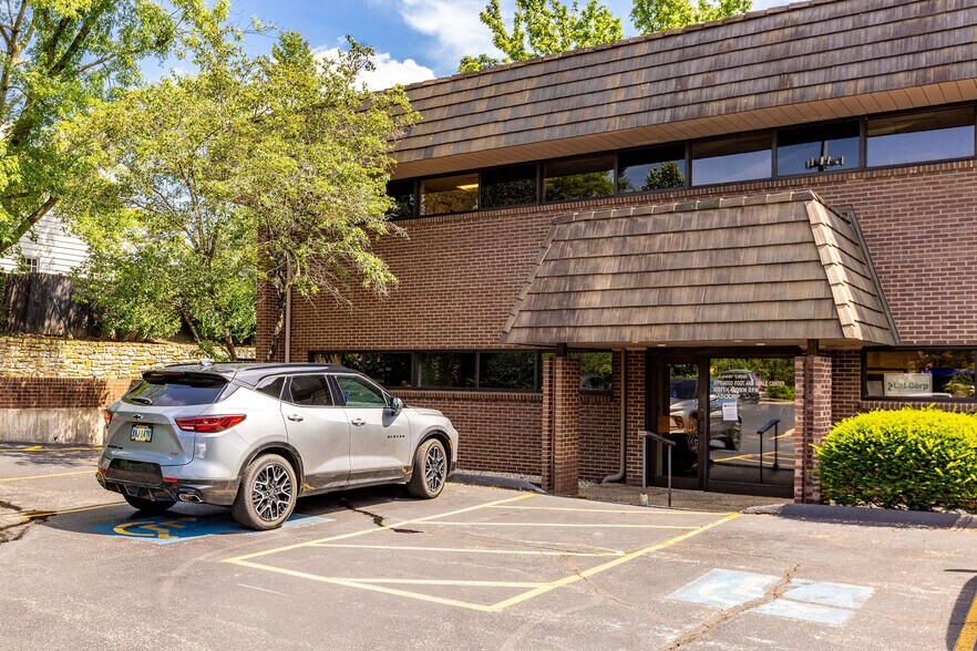 More Photos Of 9030 Montgomery Rd, Cincinnati Medical For Lease