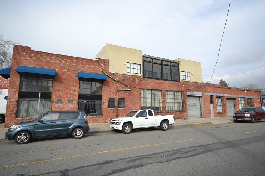 More Photos Of 2295 San Pablo Ave, Berkeley Showroom For Lease