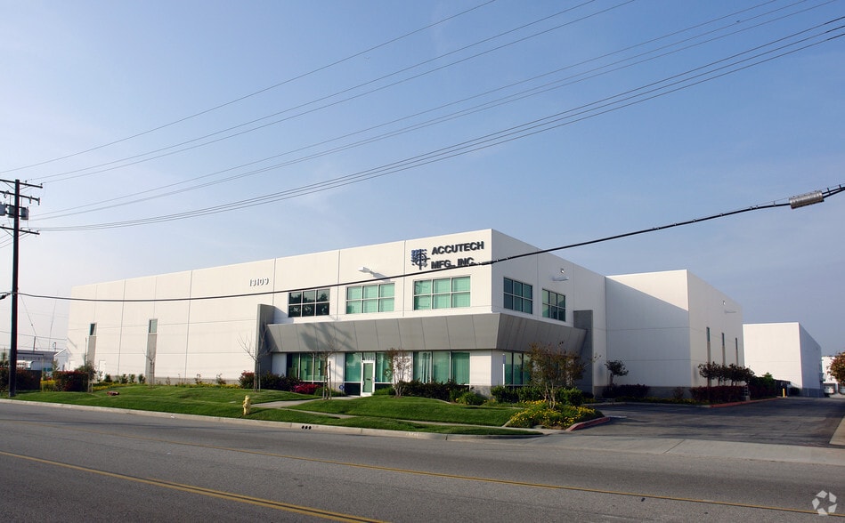 More Photos Of 13109 Los Nietos Rd, Santa Fe Springs Manufacturing For Lease