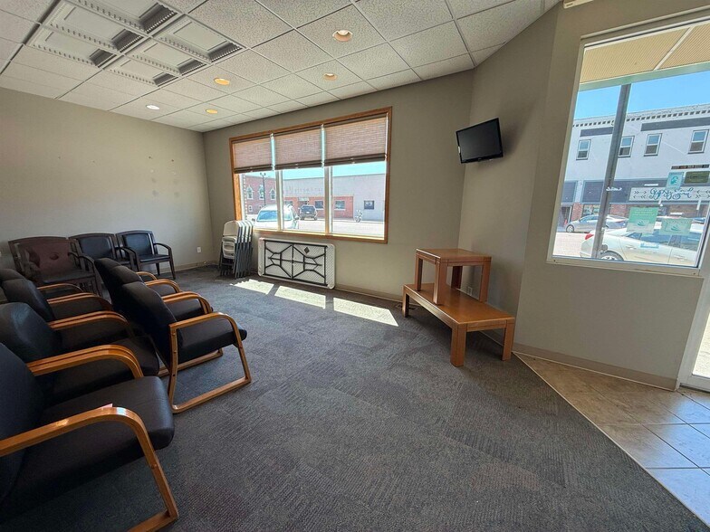 More Photos Of 810 Central Ave, Hawarden Storefront For Sale