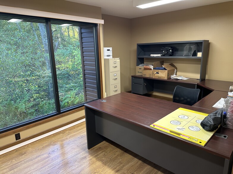More Photos Of 50 E Woodhaven Dr, White Haven Office For Sale