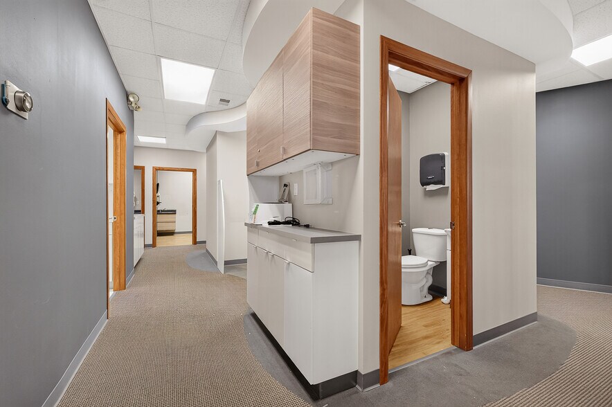 More Photos Of 8202 Clearvista Pky, Indianapolis Office For Sale
