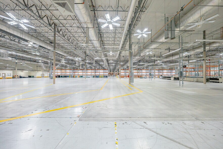 More Photos Of 2965 West Corporate Lakes Blvd, Weston Manufacturing For Lease