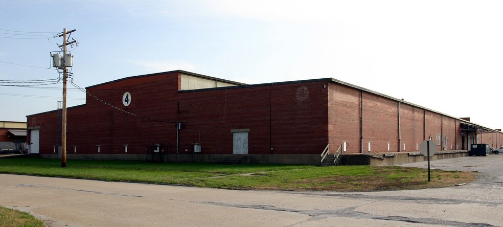 More Photos Of 1200 W 3rd St, Granite City Warehouse For Lease