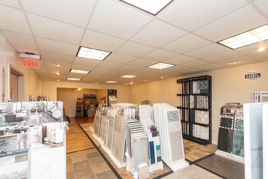 More Photos Of 1402 Route 300, Newburgh Showroom For Sale