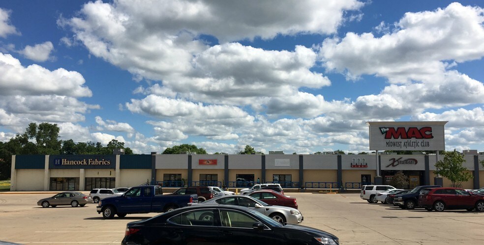 More Photos Of 4700 Tama St SE, Cedar Rapids Freestanding For Lease