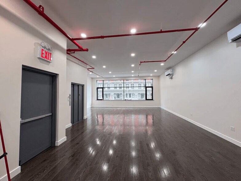 More Photos Of 224 Fifth Ave, New York Loft Creative Space For Lease