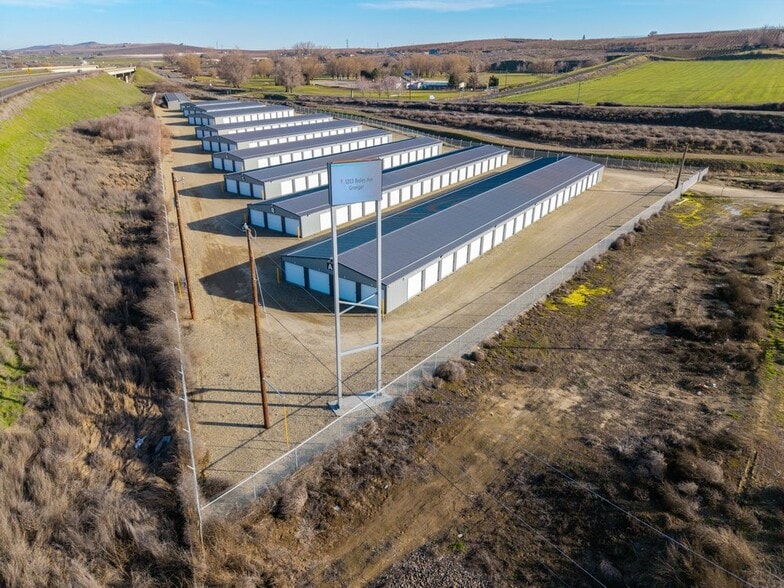 Primary Photo Of 1223 Bailey Ave, Granger Specialty For Sale