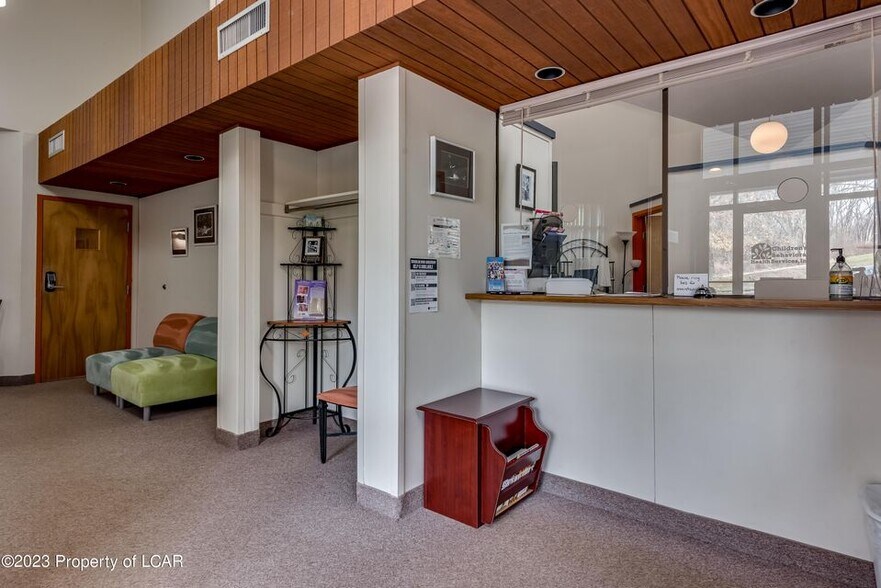 More Photos Of 104 Woodward Hill Rd, Edwardsville Office For Sale