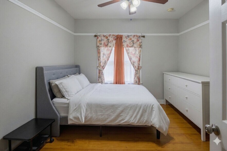 More Photos Of 2822 S La Salle Ave, Los Angeles Apartments For Sale