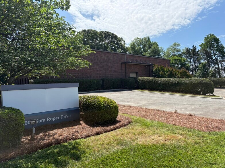 More Photos Of 11900 Sam Roper Dr, Charlotte Light Manufacturing For Lease