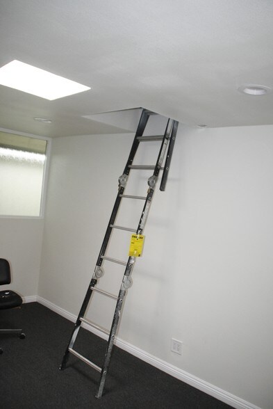 More Photos Of 25915 Senator Ave, Harbor City Warehouse For Lease