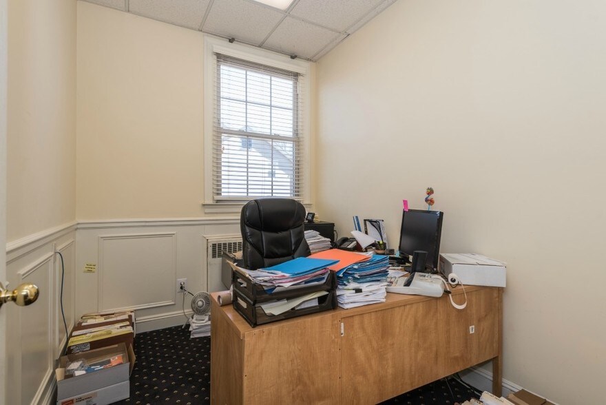 More Photos Of 179 Little East Neck Rd, West Babylon Office For Lease