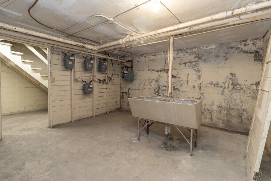 More Photos Of 1321 Payne Ave, Saint Paul Storefront Retail Residential For Sale