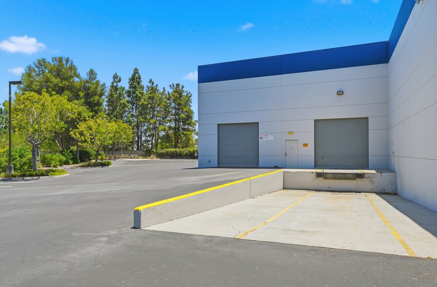 More Photos Of 12375 World Trade Dr, San Diego Warehouse For Lease