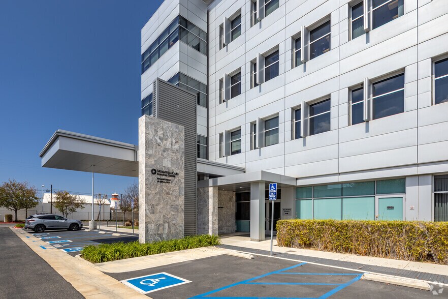 More Photos Of 1640 Newport Blvd, Costa Mesa Medical For Lease