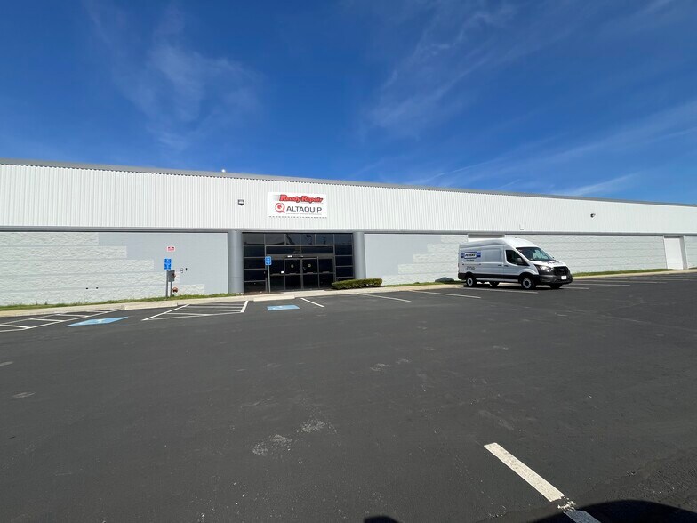 More Photos Of 1010 W Chestnut St, Brockton Distribution For Lease