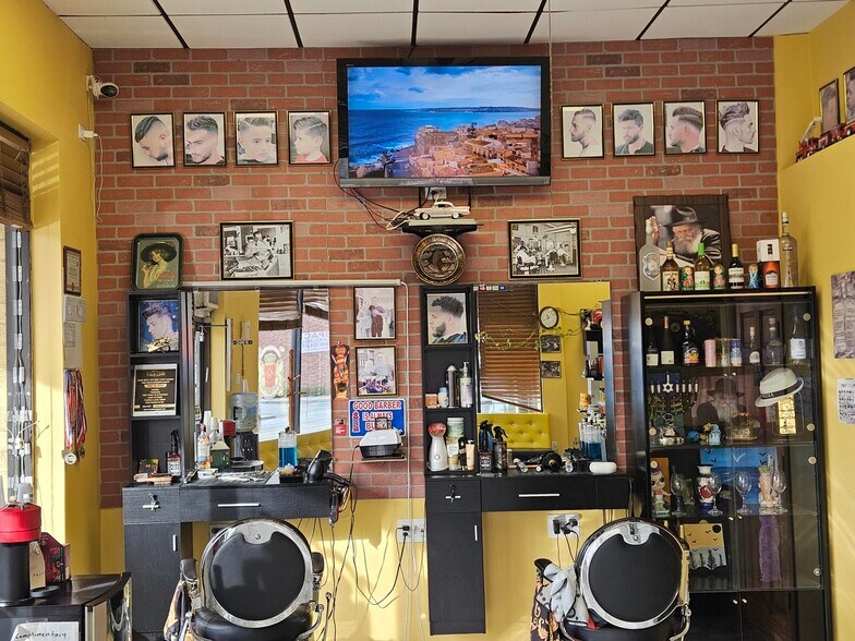 More Photos Of 102 Mineola Ave, Roslyn Heights Storefront Retail Office For Lease
