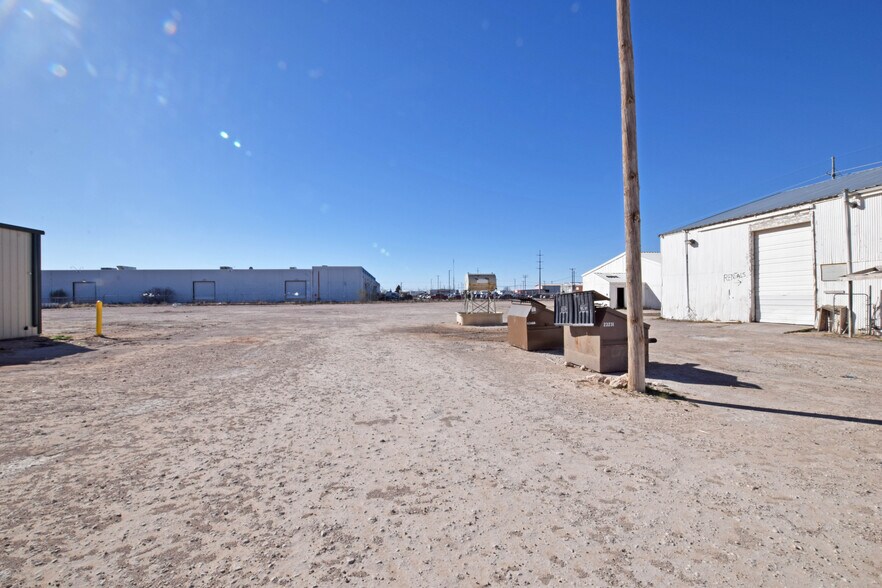 More Photos Of 302 Industrial Ave, Odessa Warehouse For Sale