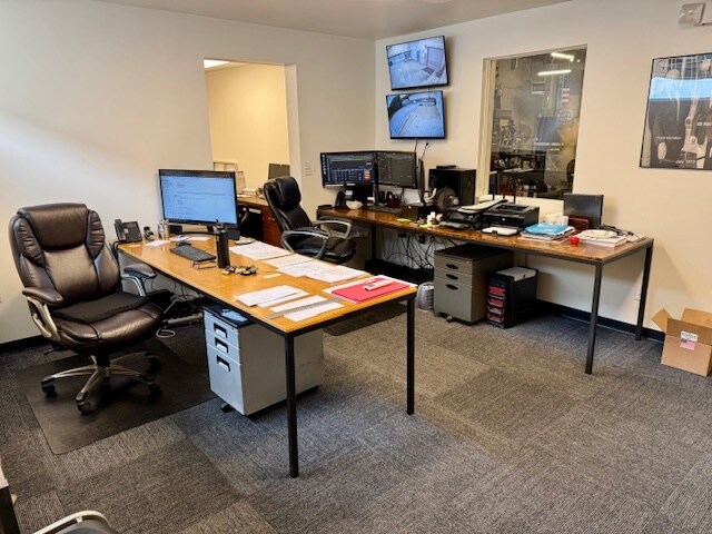 More Photos Of 7121 Cockrill Bend Blvd, Nashville Warehouse For Lease