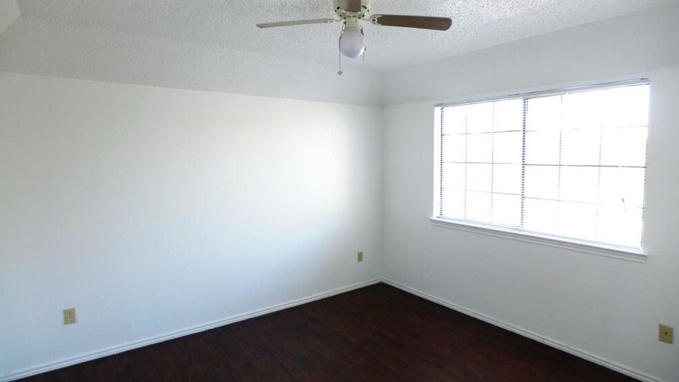 More Photos Of 8127 Stonehurst St, Dallas Apartments For Sale