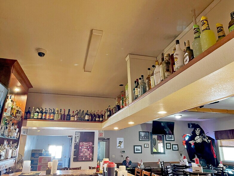 More Photos Of 109 S Maple St, Mulberry Grove Restaurant For Sale