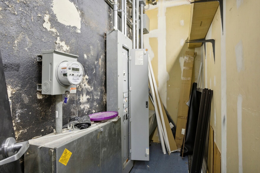 More Photos Of 1900 S Christopher Columbus Blvd, Philadelphia Freestanding For Sale